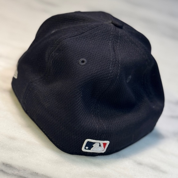 BOSTON RED SOX New Era 59FIFTY Official MLB Fitted Hat (Size 7 3/8) - Picture 3 of 4